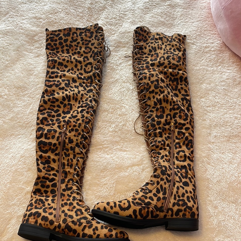 Lace up thigh high leopard boots 👢. Cute and stylish for fall/winter.